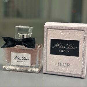 🎀 Miss Dior Essence – Eau de Parfum 5ml (Mini Bottle) – New